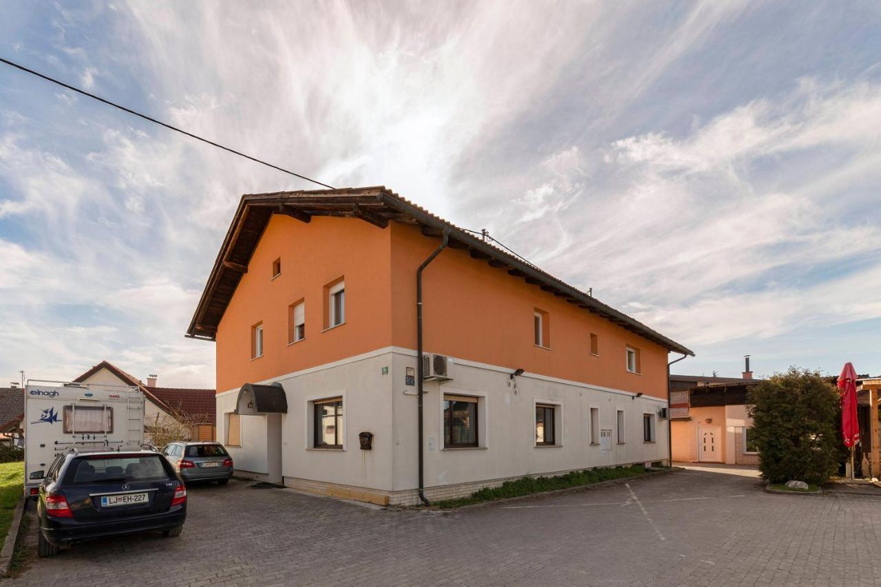 Apartments Keber Lubiana Esterno foto
